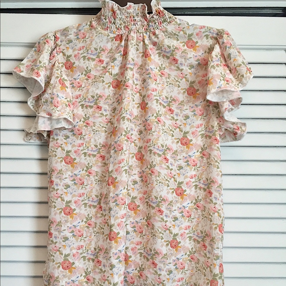 🌸NWOT Ditsy Floral Ruffle Sleeve Smock Neck Top (M/6)🌸